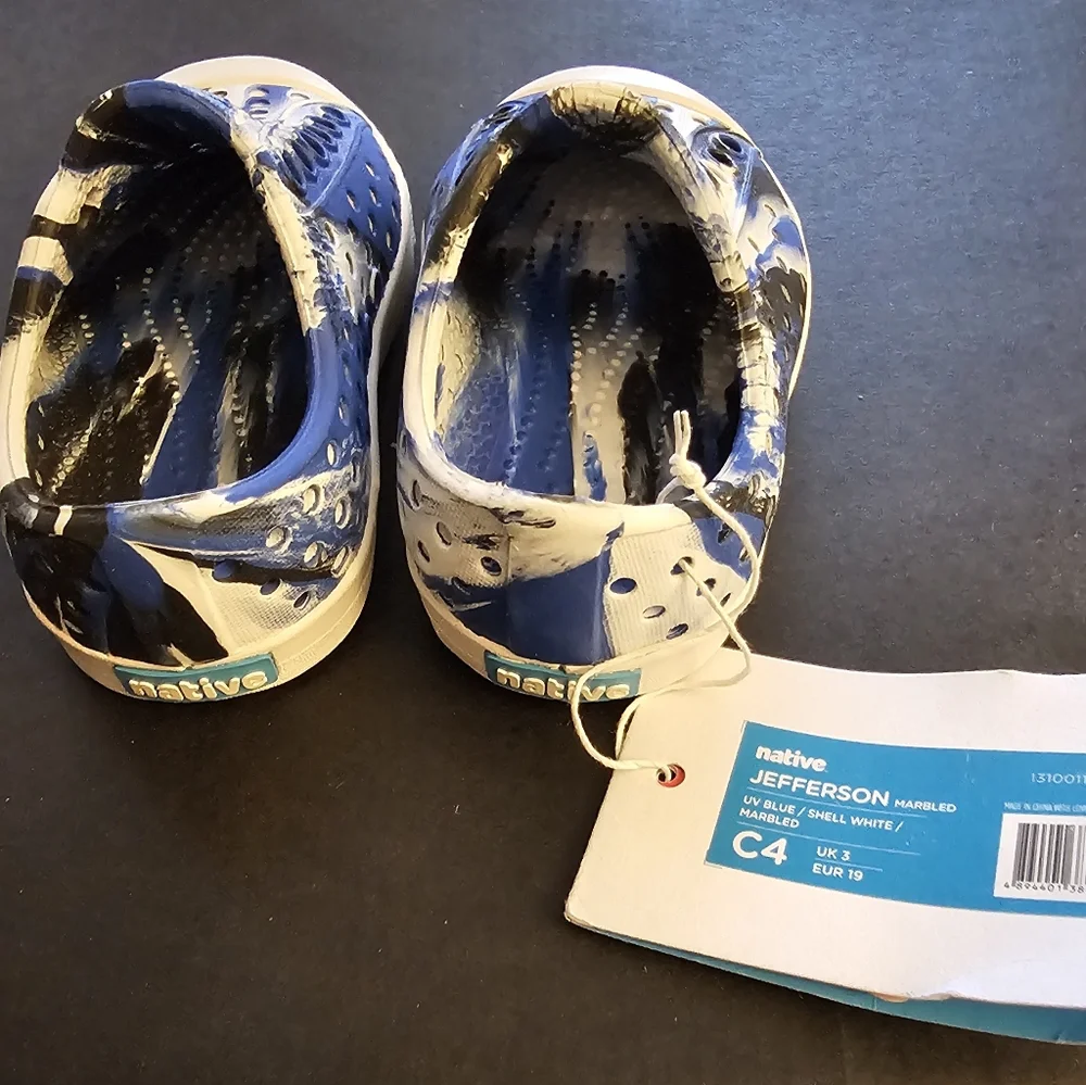 Native Jefferson Water Shoes Marbled UV Blue/Shell White Unisex Kid's Size 4 NEW